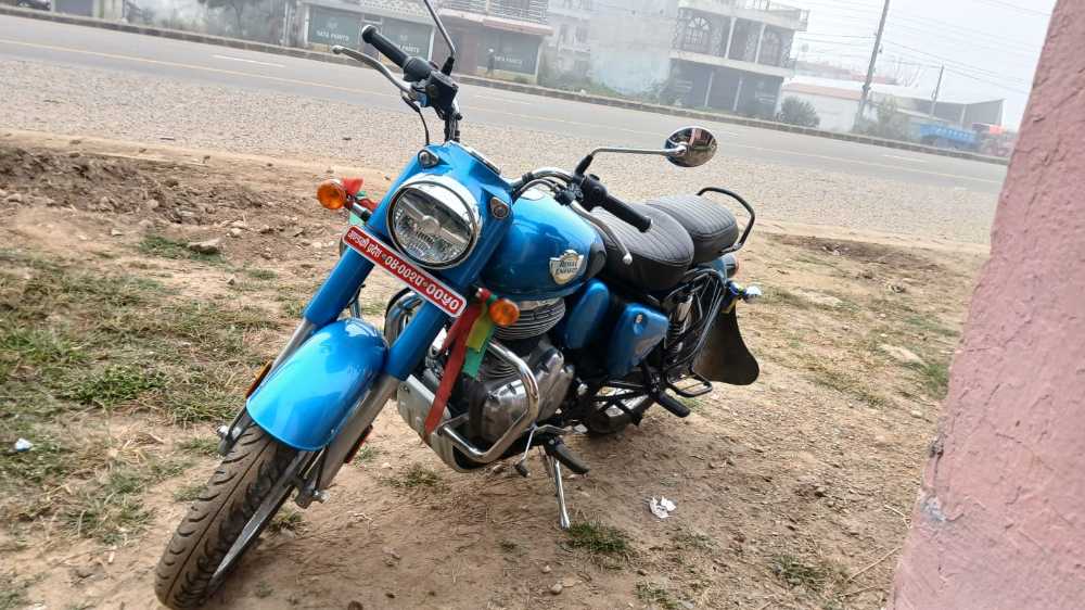 Used 2025 Royal Enfield Classic 350 bike for sale in Nawalpur - Image 2 of 4