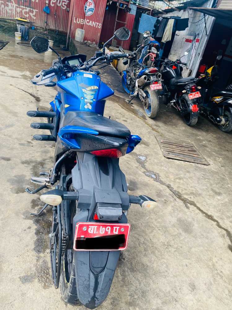 Used 2015 Suzuki Gixxer 150 bike for sale in Kathmandu - Image 2 of 4