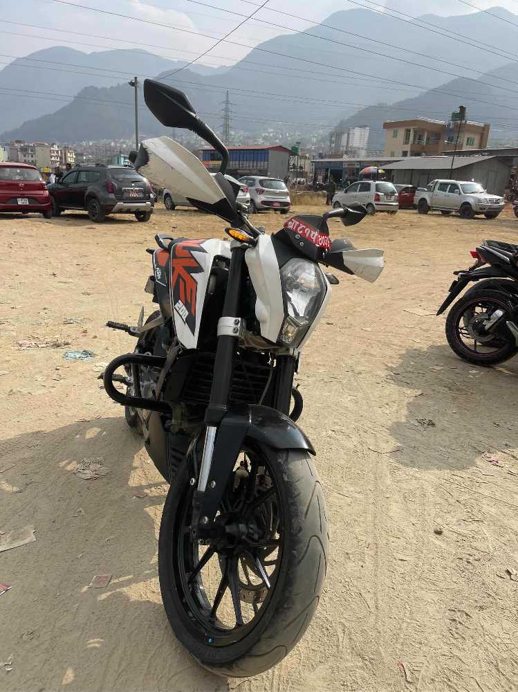 Used 2017 KTM Duke 200 bike for sale in Kathmandu - Image 3 of 4