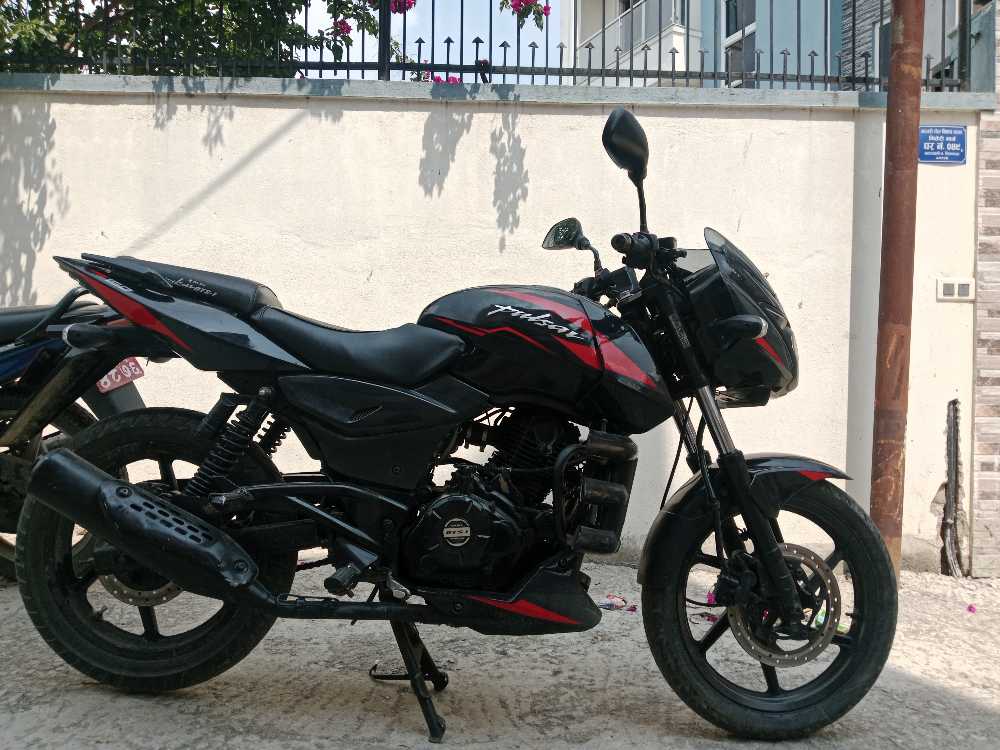 Used 2020 Bajaj Plusar 150 bike for sale in Kathmandu - Image 3 of 7