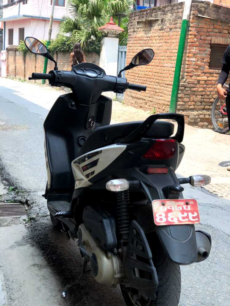 Used 2019 Aprilia SR 150 bike for sale in Kathmandu - Image 4 of 8