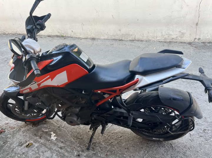 Used 2017 KTM Duke 250 bike for sale in Kathmandu - Image 3 of 3