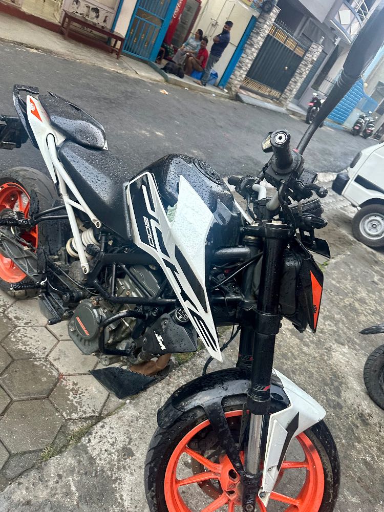 Used 2020 KTM Duke 200 bike for sale in Kathmandu - Image 4 of 6