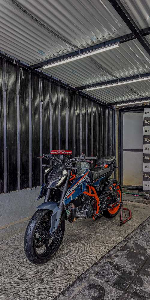 Used 2024 KTM Duke 390 bike for sale in Kathmandu - Image 3 of 4