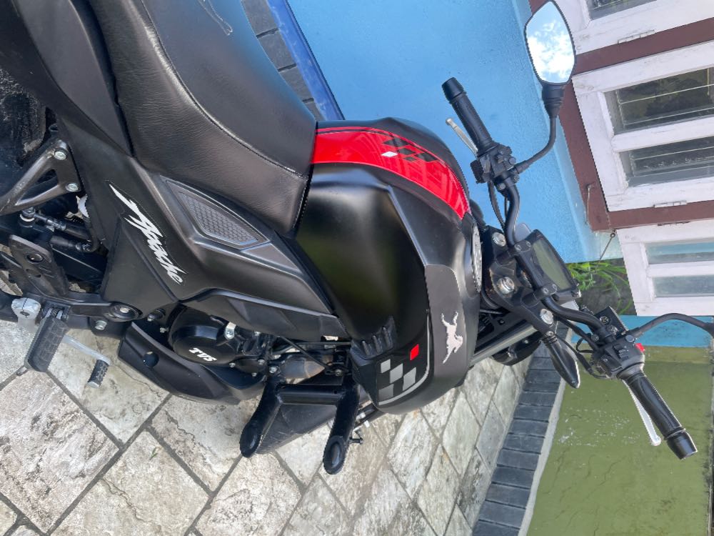 Used 2024 TVS Apache RTR 160 4V bike for sale in Bharatpur - Image 2 of 3