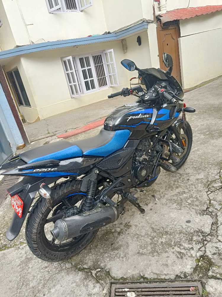 Used 2021 Bajaj Plusar 220 bike for sale in Kathmandu - Image 1 of 4