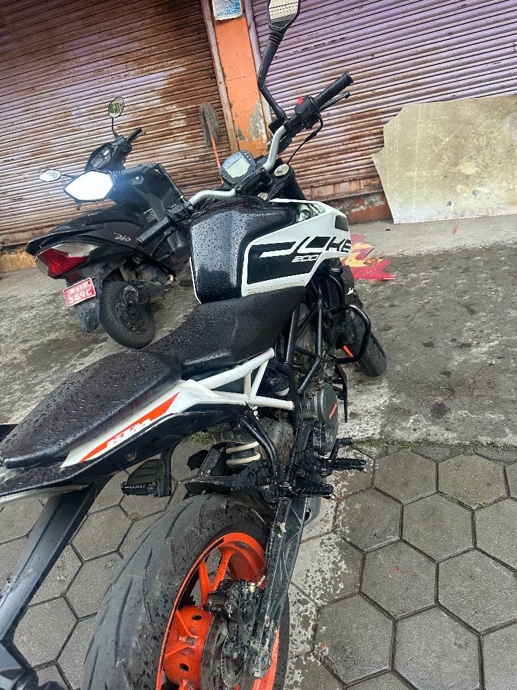 Used 2020 KTM Duke 200 bike for sale in Kathmandu - Image 6 of 6