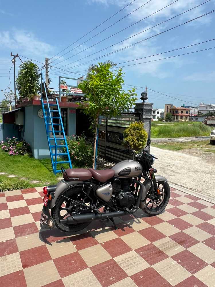 Used 2024 Royal Enfield Classic 350 bike for sale in Biratnagar - Image 4 of 5