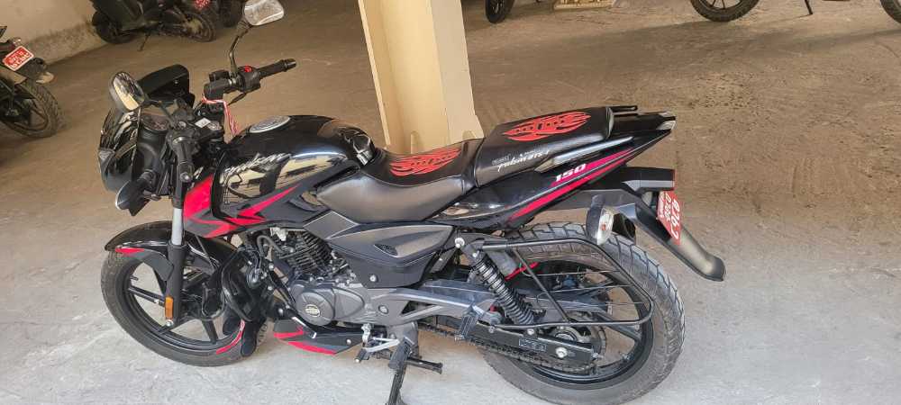 Used 2021 Bajaj Plusar 150 bike for sale in Kathmandu - Image 8 of 9
