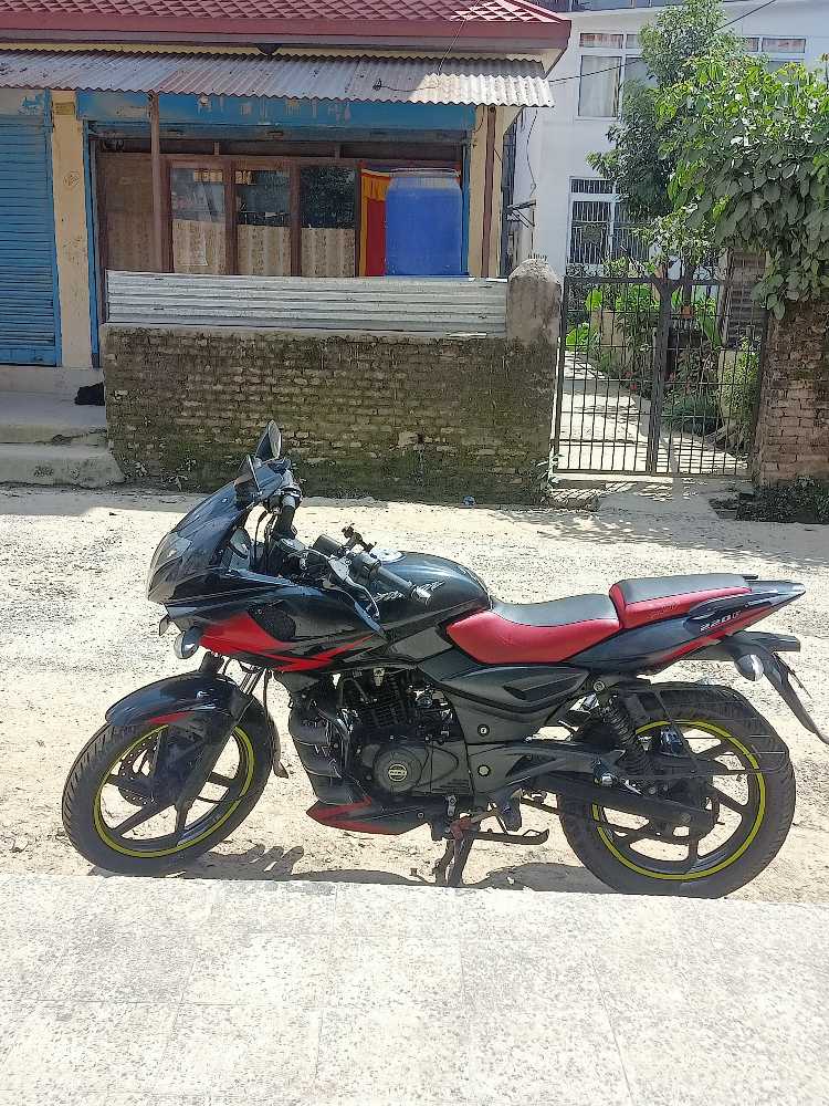 Used 2019 Bajaj Plusar 220 bike for sale in Kathmandu - Image 3 of 3