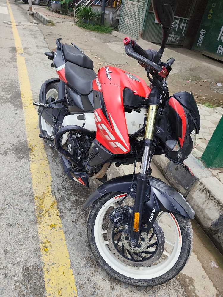 Used 2022 Bajaj NS 200 bike for sale in Kathmandu - Image 2 of 5