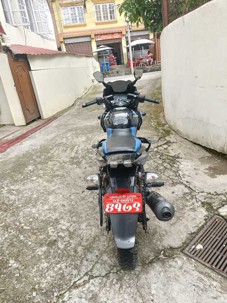 Used 2021 Bajaj Plusar 220 bike for sale in Kathmandu - Image 3 of 4