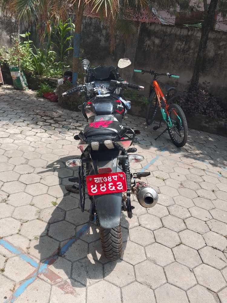Used 2016 Bajaj Plusar 220 bike for sale in Kathmandu - Image 3 of 4