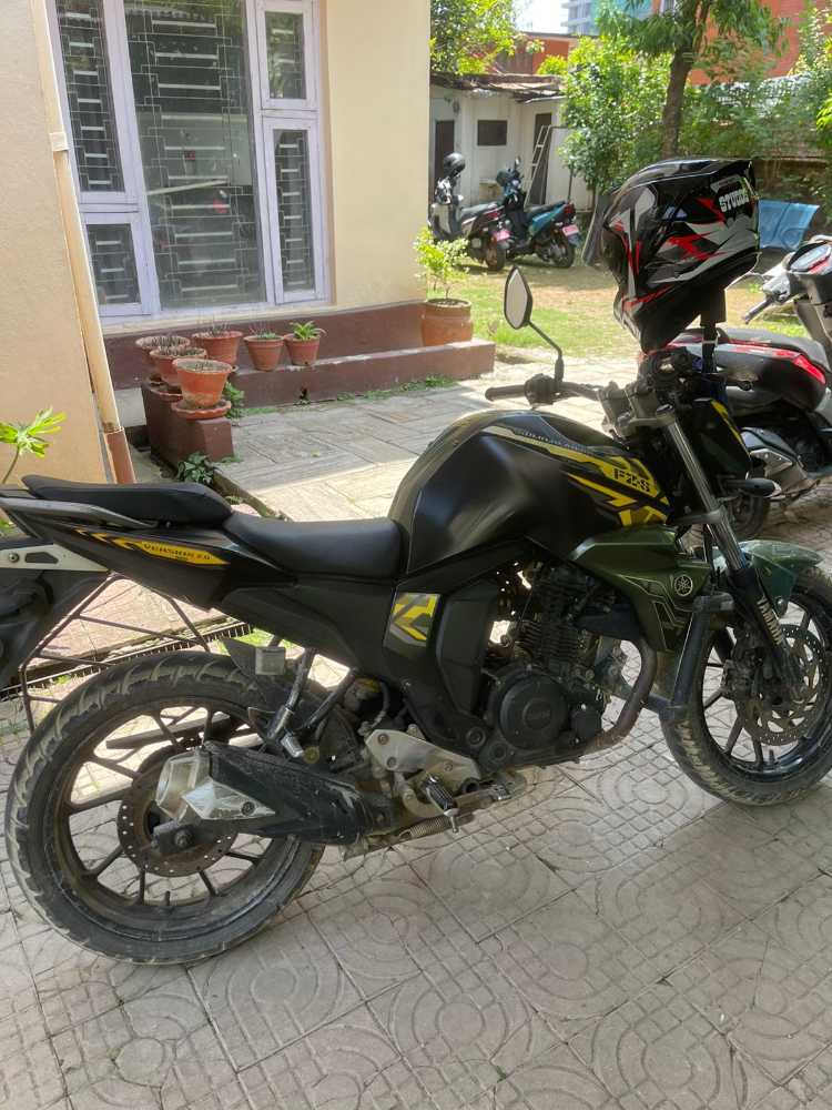 Used 2019 Yamaha FZS bike for sale in Kathmandu - Image 2 of 4