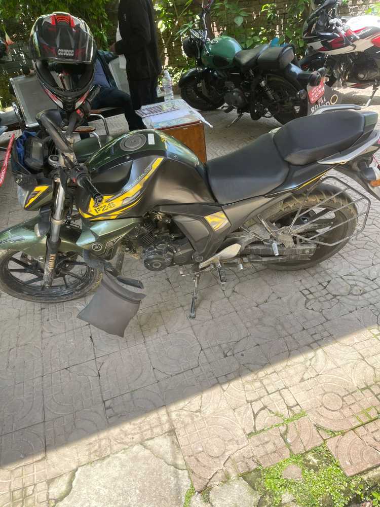 Used 2019 Yamaha FZS bike for sale in Kathmandu - Image 4 of 4