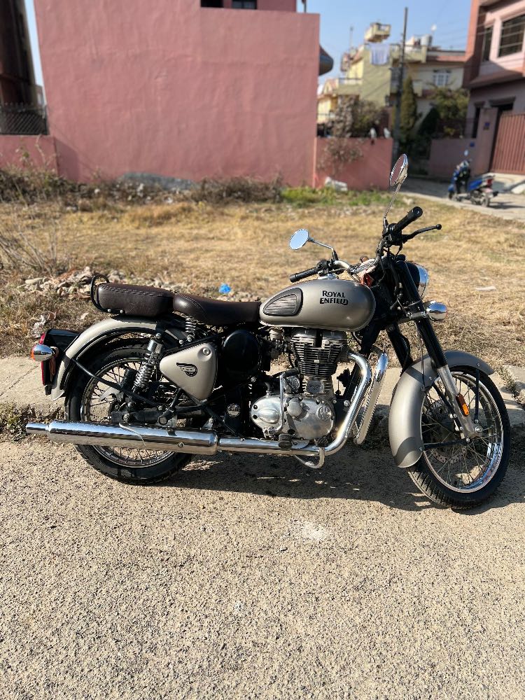 Used 2021 Royal Enfield Classic 350 bike for sale in Kathmandu - Image 3 of 4
