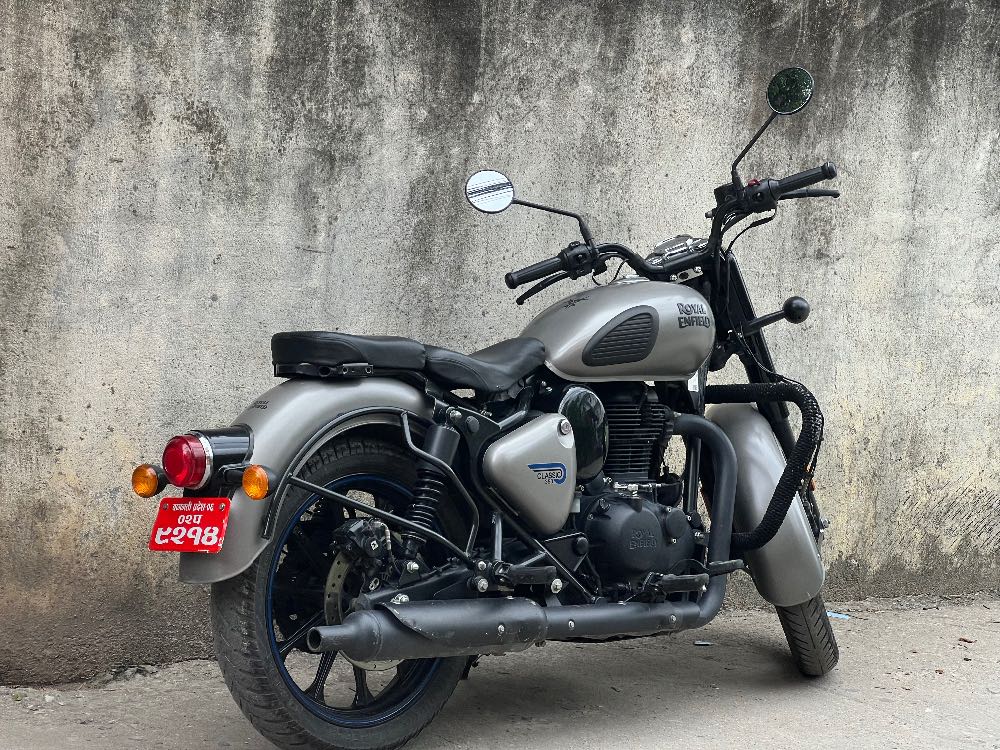 Used 2023 Royal Enfield Classic 350 bike for sale in Bharatpur - Image 5 of 5
