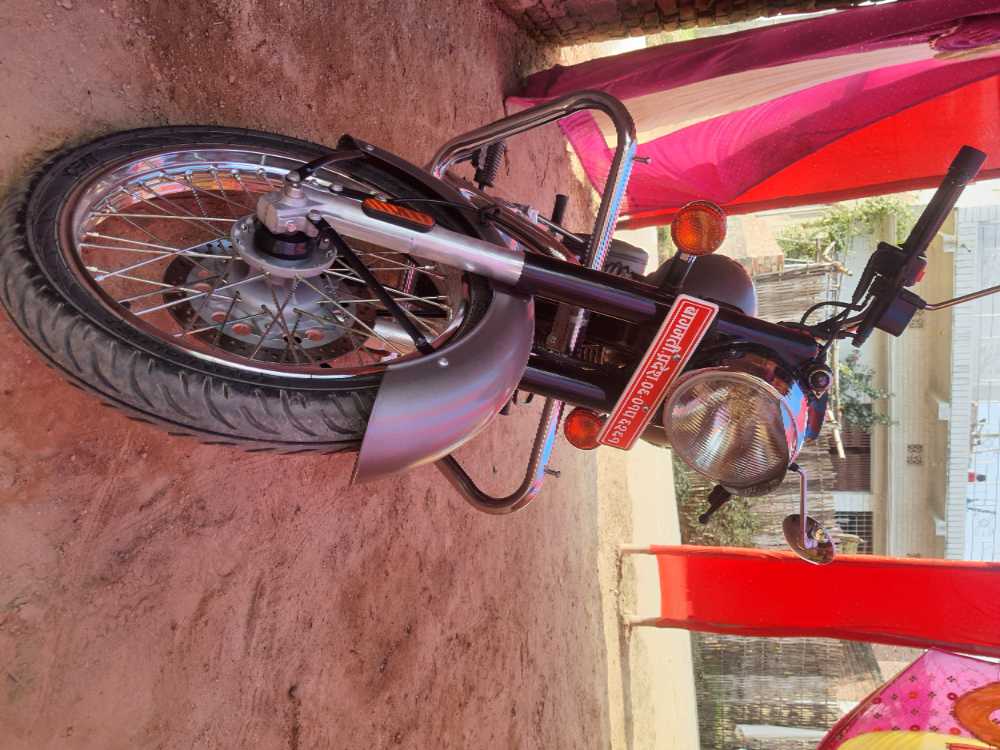Used 2021 Royal Enfield Classic 350 bike for sale in Kathmandu - Image 3 of 3