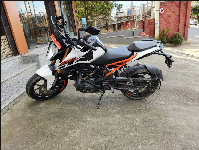 Used 2019 KTM Duke 125 bike for sale in Kathmandu - Image 3 of 3