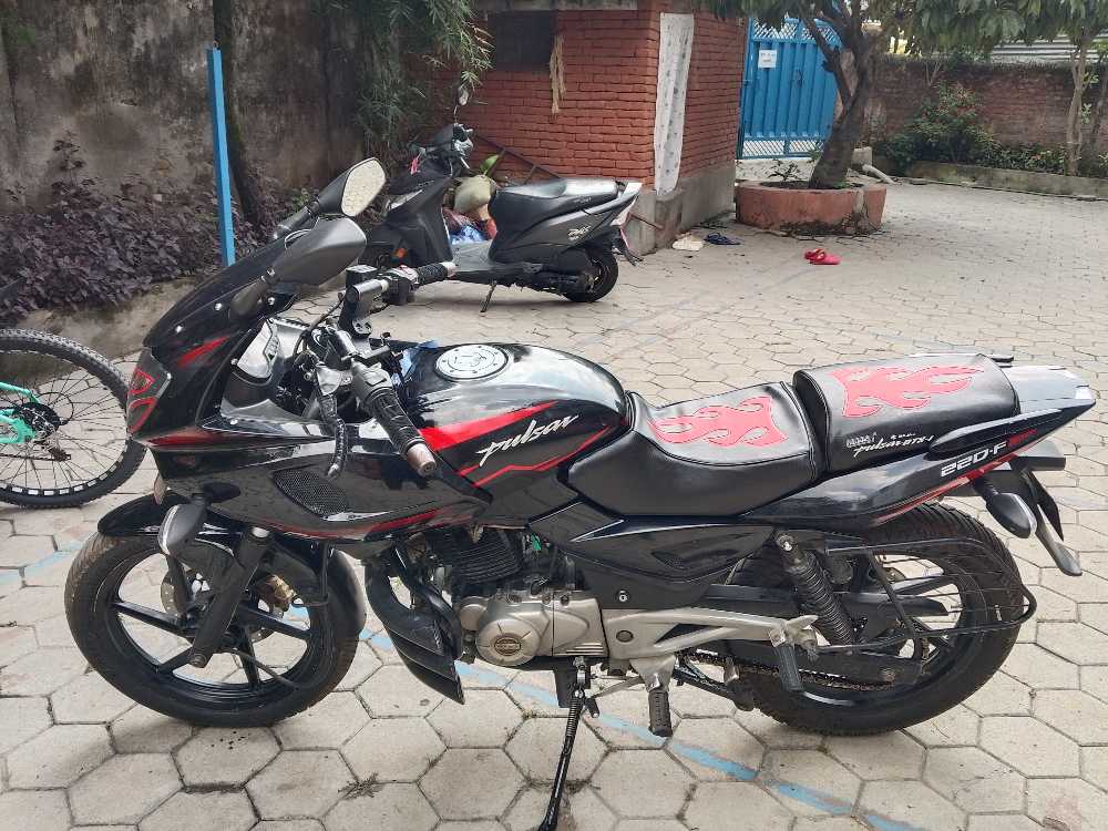 Used 2016 Bajaj Plusar 150 bike for sale in Kathmandu - Image 4 of 4