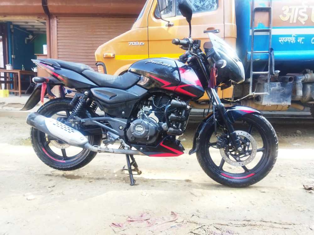 Used 2020 Bajaj Plusar 150 bike for sale in Kathmandu - Image 2 of 10