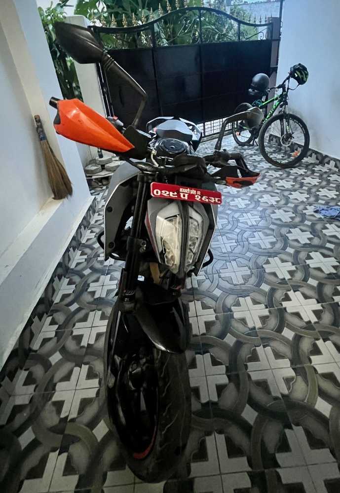 Used 2021 KTM Duke 250 bike for sale in Kathmandu - Image 2 of 3