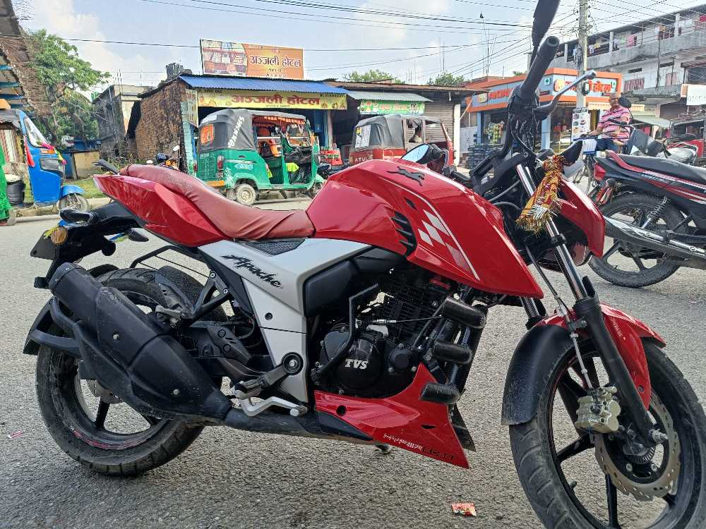 Used 2021 TVS Apache RTR 160 4V bike for sale in Sunsari - Image 2 of 4