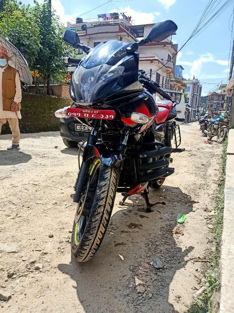 Used 2019 Bajaj Plusar 220 bike for sale in Kathmandu - Image 2 of 3