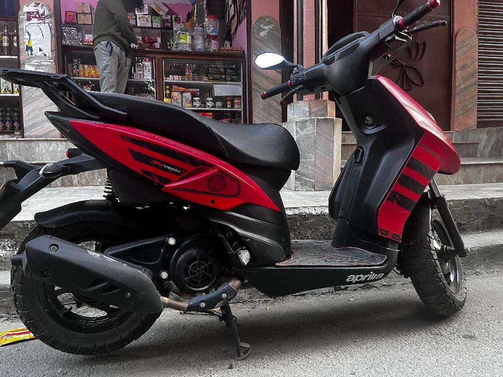 Used 2025 Aprilia Storm 125 bike for sale in Kathmandu - Image 3 of 4