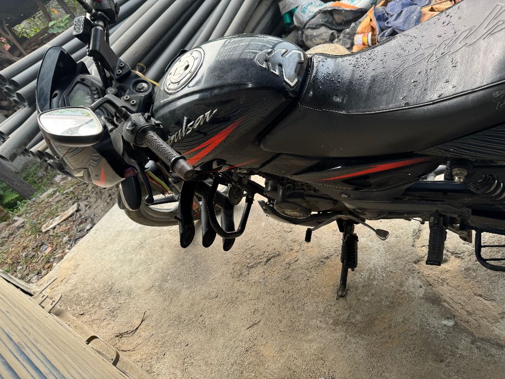 Used 2021 Bajaj Plusar 150 bike for sale in Biratnagar - Image 8 of 9