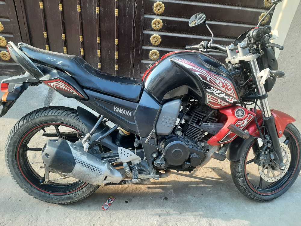Used 2014 Yamaha FZS bike for sale in Kathmandu - Image 1 of 4