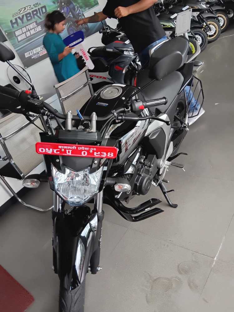 Used 2025 Yamaha FZS bike for sale in Lalitpur - Image 2 of 2