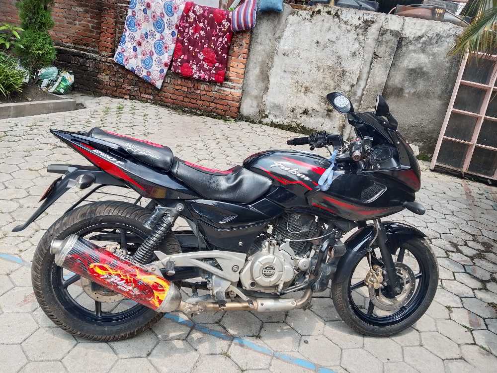 Used 2016 Bajaj Plusar 220 bike for sale in Kathmandu - Image 4 of 4
