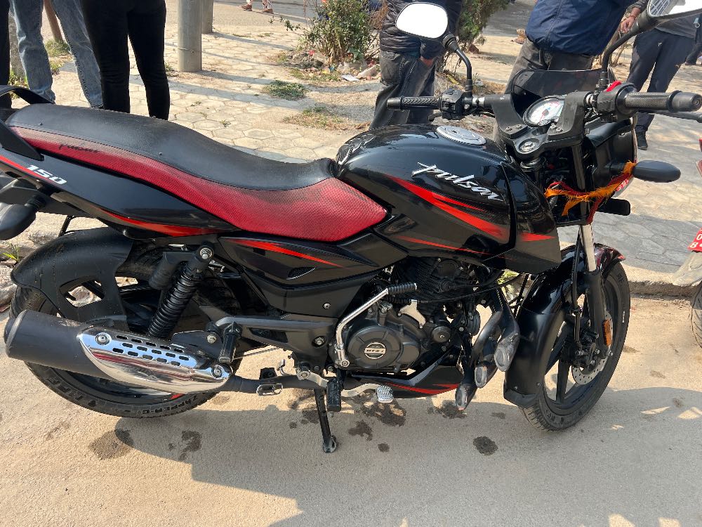 Used 2020 Bajaj Plusar 150 bike for sale in Kathmandu - Image 2 of 6