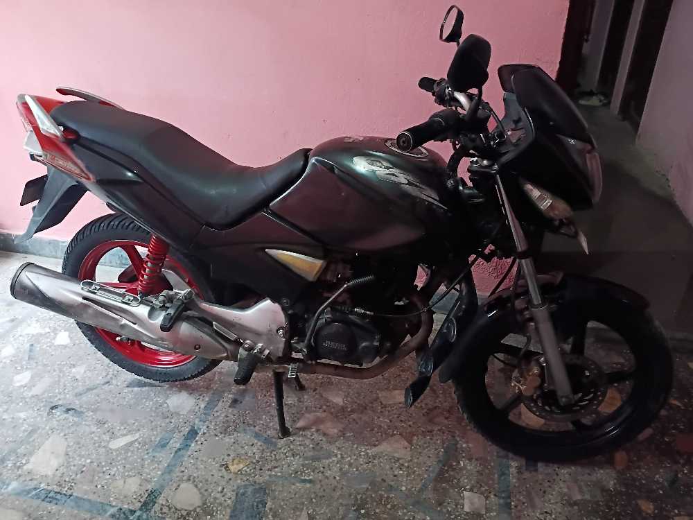 Used 2012 Hero Cbz bike for sale in Kathmandu - Image 2 of 4