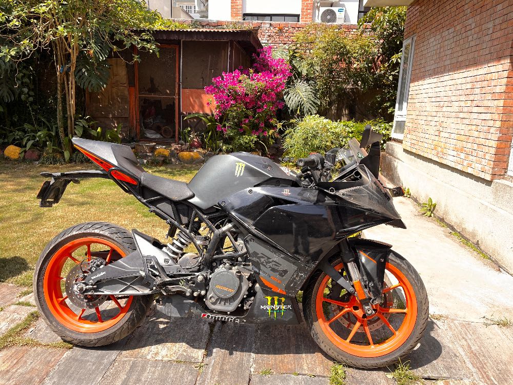 Used 2020 KTM Duke 125 bike for sale in Kathmandu - Image 2 of 3