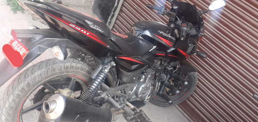 Used 2017 Bajaj Plusar 220 bike for sale in Bhaktapur - Image 2 of 2