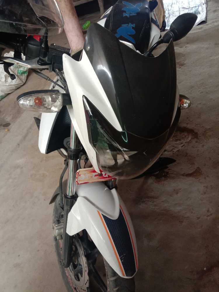 apache rtr 160 fi white