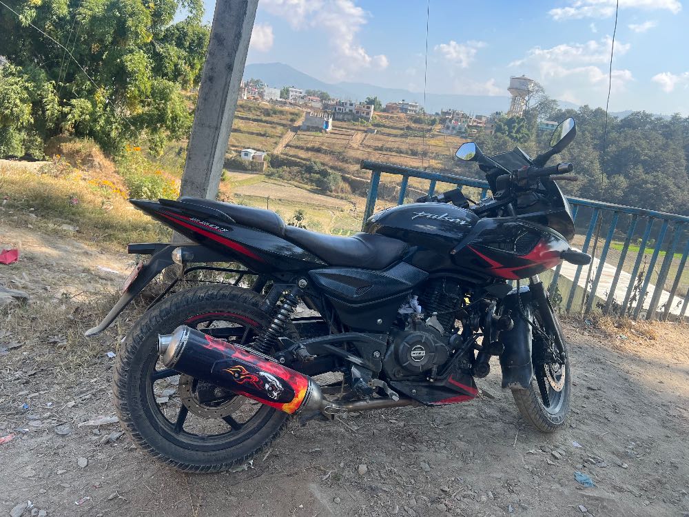 Used 2019 Bajaj Plusar 220 bike for sale in Kathmandu - Image 2 of 2