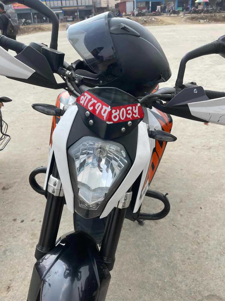 Used 2017 KTM Duke 200 bike for sale in Kathmandu - Image 2 of 4