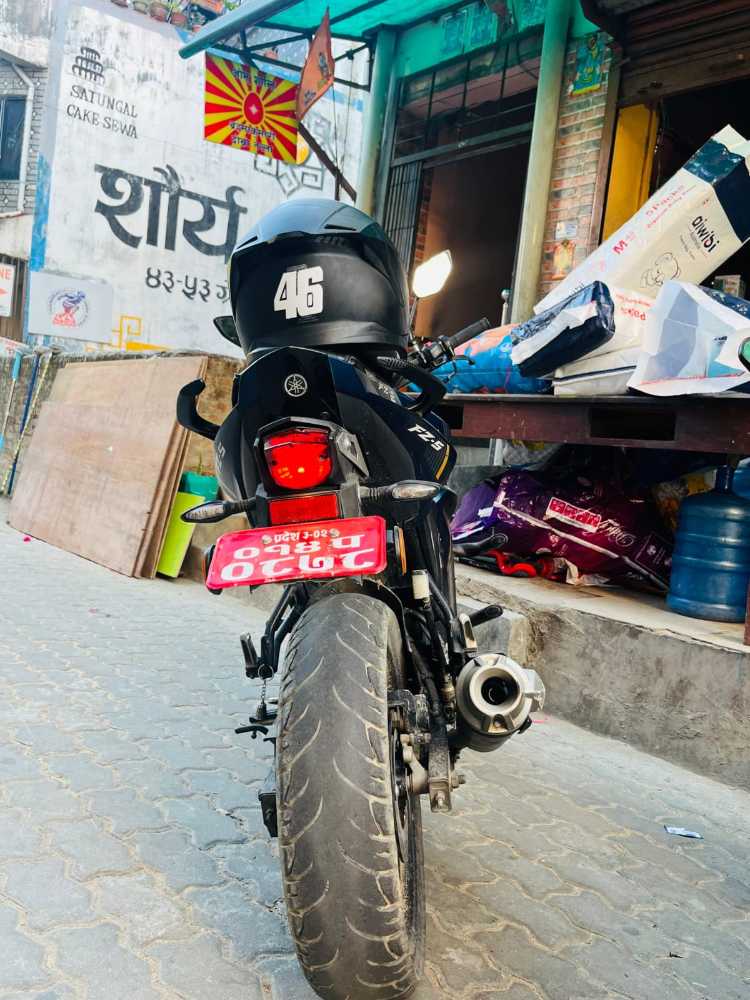 Used 2020 Yamaha R15 bike for sale in Kathmandu - Image 4 of 9
