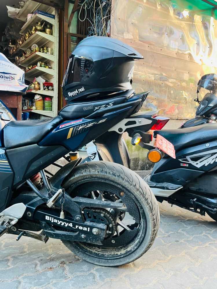 Used 2020 Yamaha R15 bike for sale in Kathmandu - Image 3 of 9
