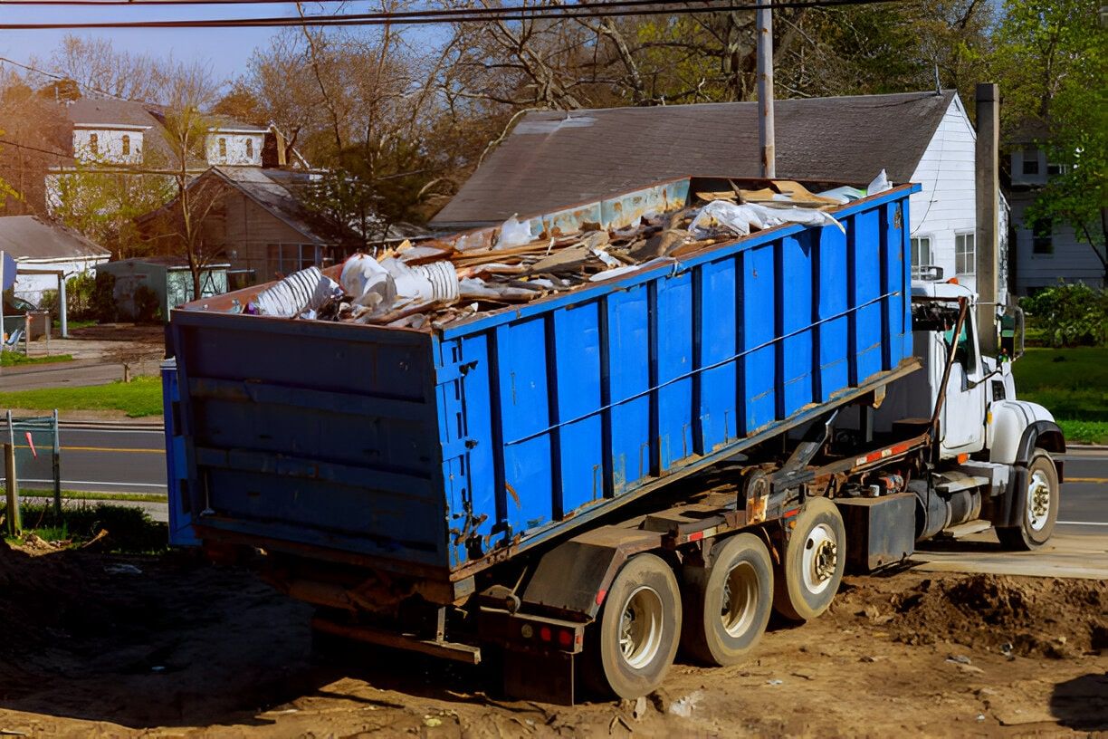 https://ik.imagekit.io/xsteifcv/RedRock%20Dumpsters/About-Dumpster-Rental.jpg in Lindale, Georgia