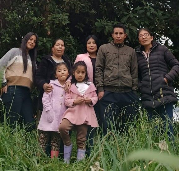 Comunidad indígena Los Pumamakes en ceremonia y trabajo comunitario