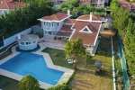 Huzurlu atmosfere sahip şık ve ferah villa