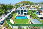 Fethiye Çalış'ta 680m² Özel Köşe Arsa Üzerinde Lüks Villa – Plaja Sadece 500m Mesafede!