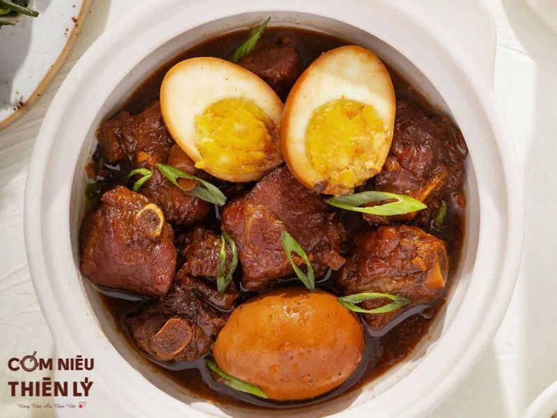 Thịt kho hột vịt là món ăn gắn liền với ngày tết của nhiều gia đình