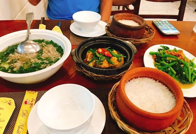 Khám phá hương vị truyền thống tại Cơm Niêu Sài Gòn – nơi gia đình sum vầy bên những món ăn ấm cúng