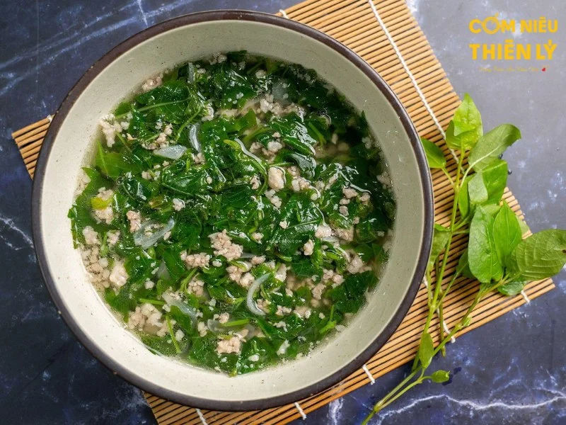 Sweet and refreshing vegetable soup with minced pork