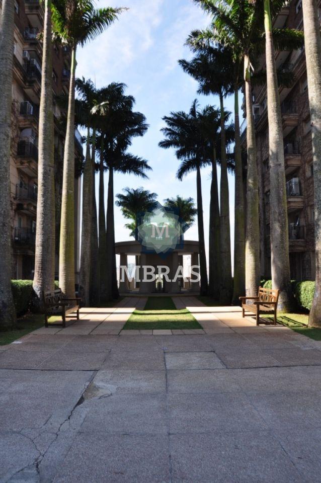 MARAVILHOSA RESIDÊNCIA NO ESPETACULAR PQ. CIDADE JARDIM COM INCRÍVEL VISTA VERDE E SOBRE O SHOPPING